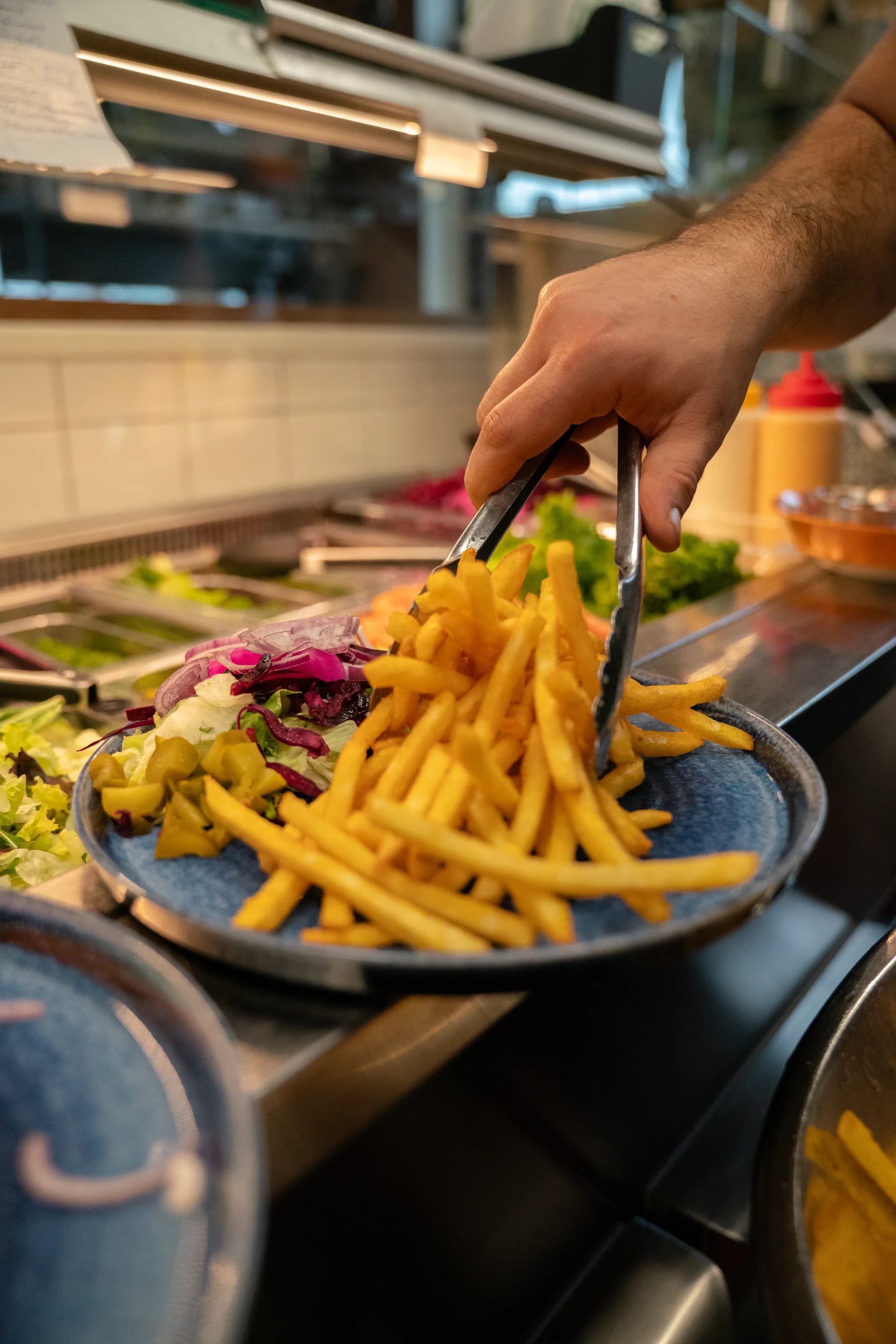 Plate to Share - kebabrulle, pommeskorg, padrones, mozarellasticks, kebabsallad