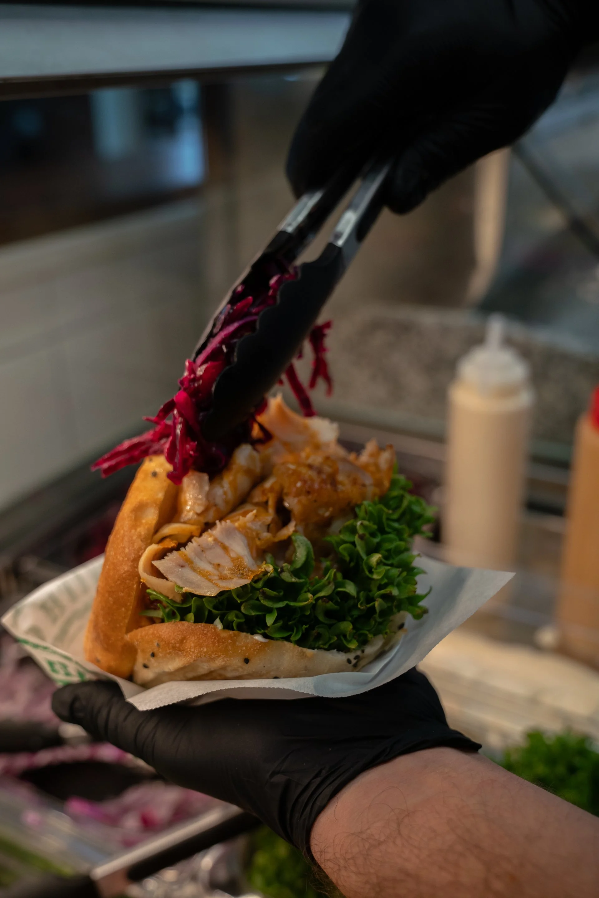 Kebab i bröd med pommes